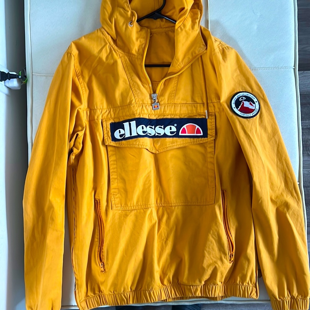 Ellesse wind breaker size M